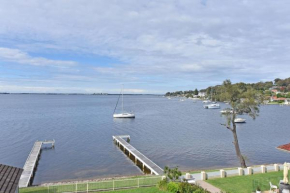 Carey Bay 180 degree Water Views and WIFI